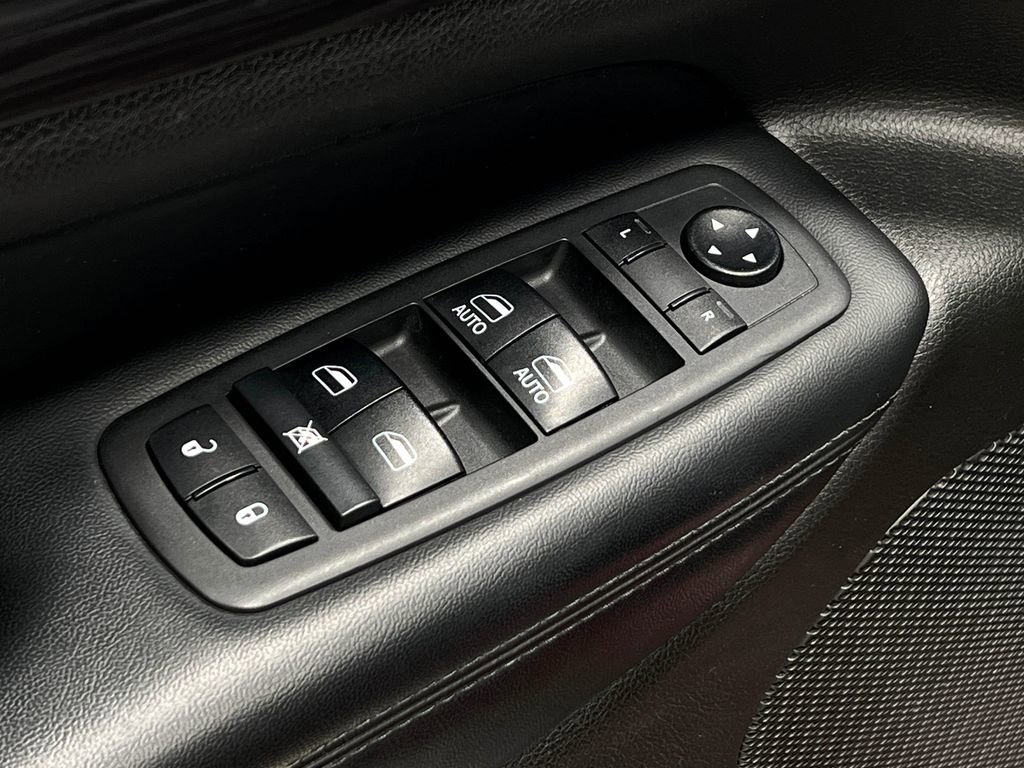 Used 2019 Jeep Grand Cherokee Altitude image 17