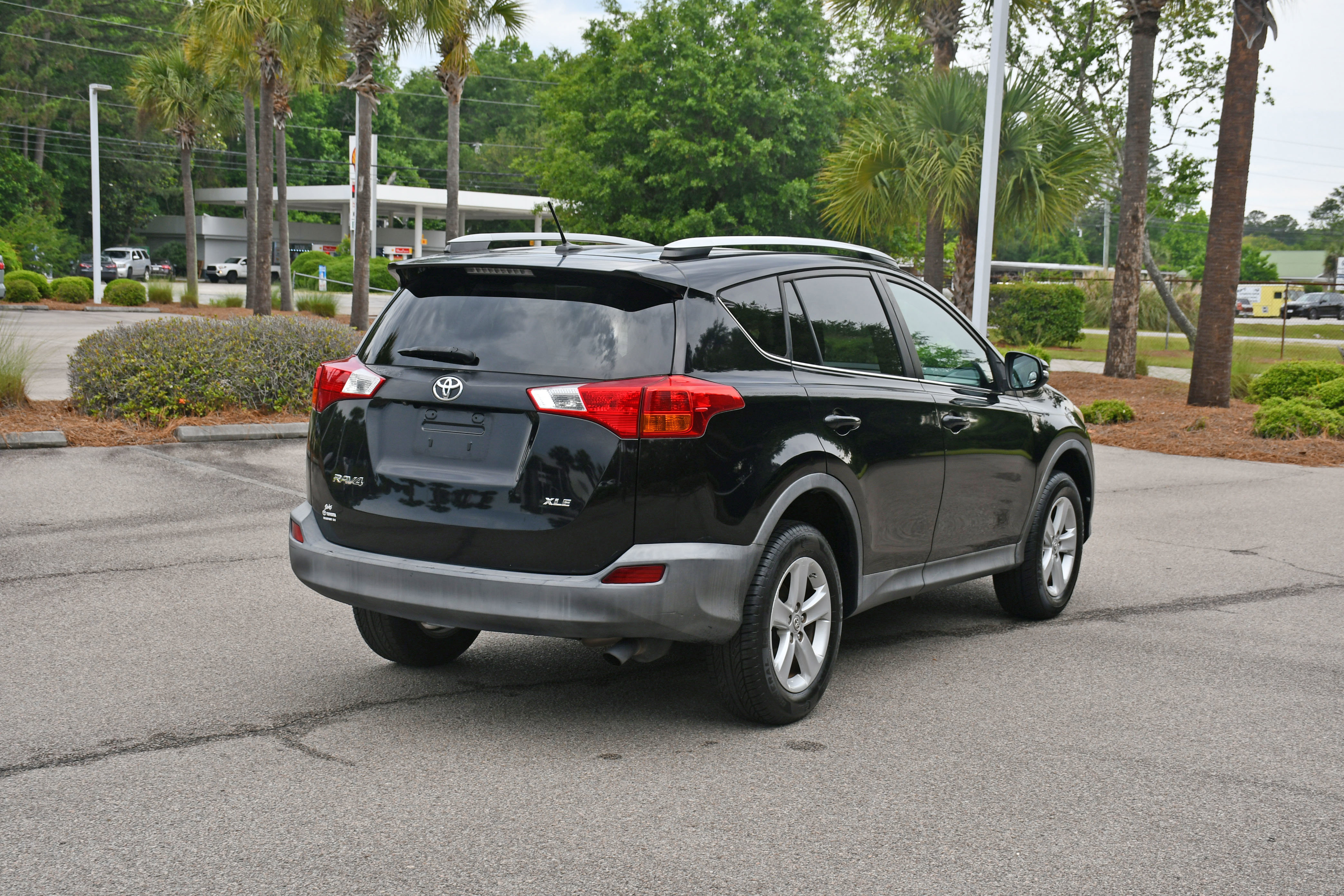 Used 2014 Toyota RAV4 XLE FWD image 3