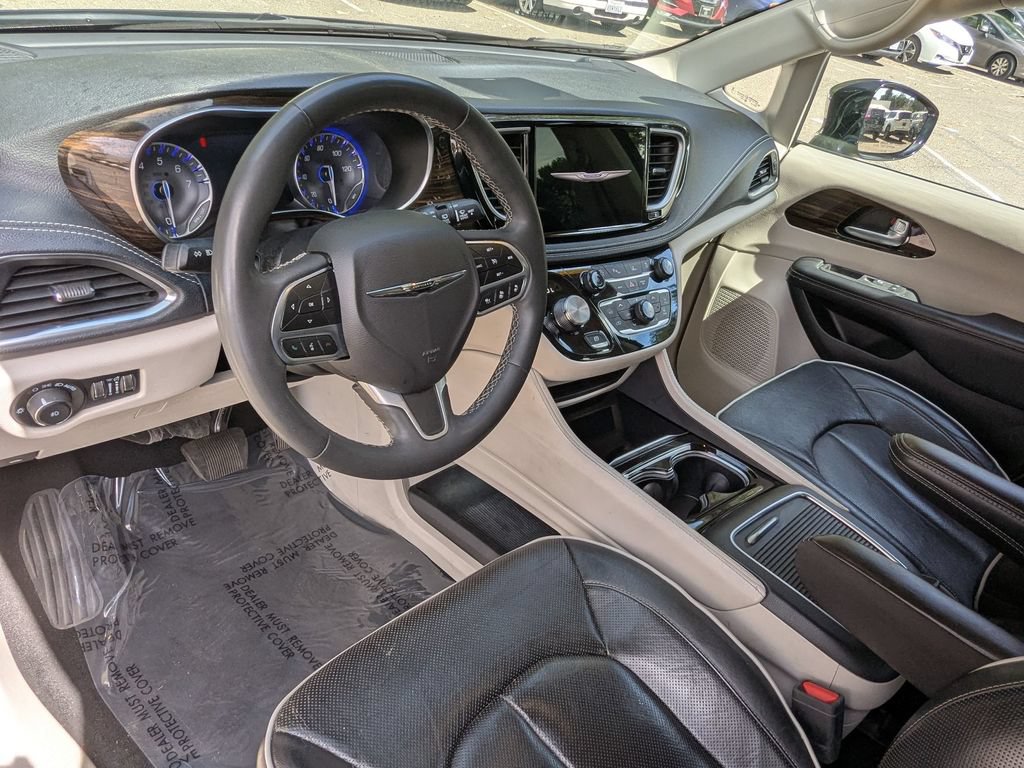 Used 2023 Chrysler Pacifica Limited FWD image 14