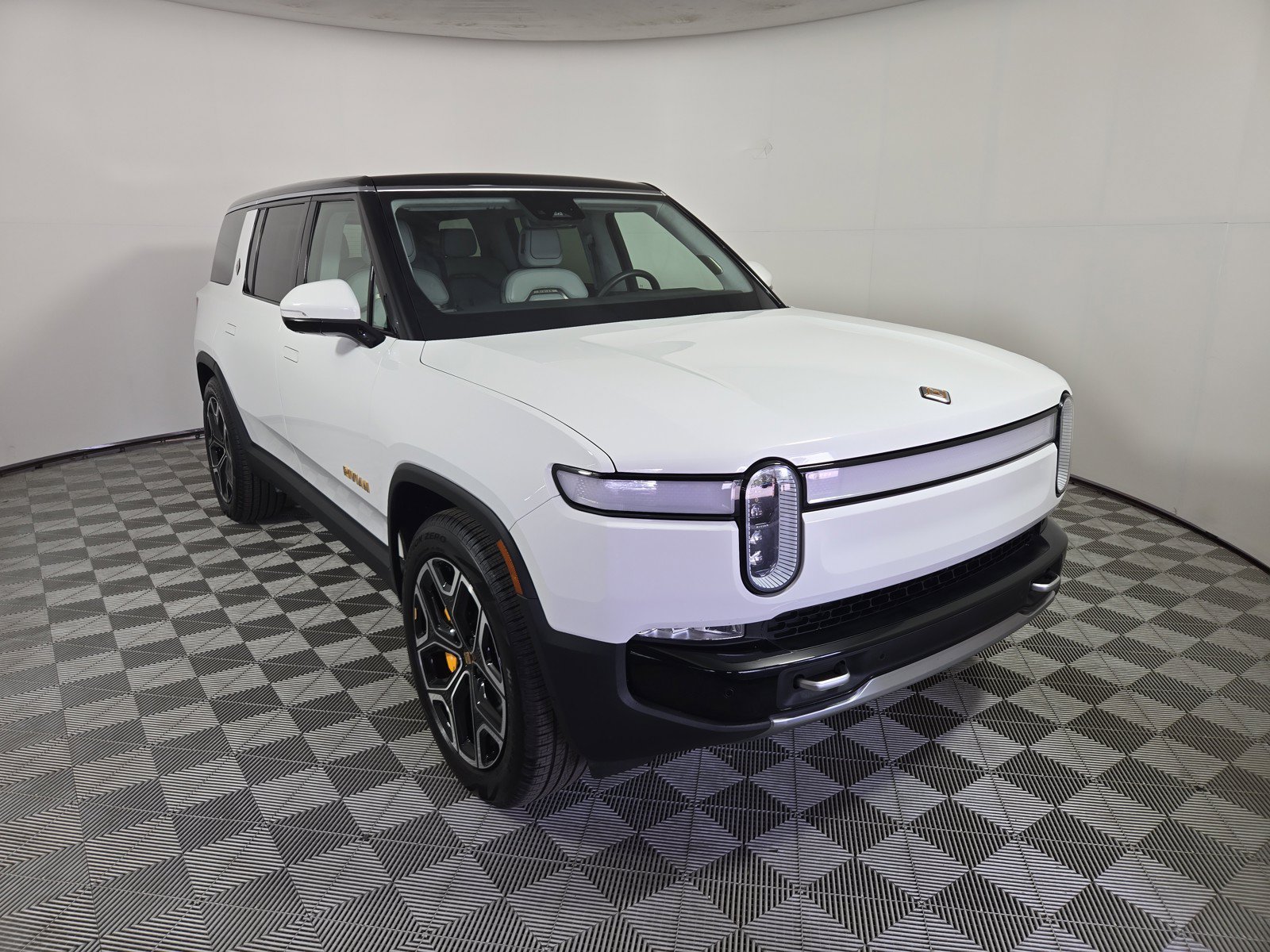 Used 2024 Rivian R1S Adventure AWD/4WD image 7