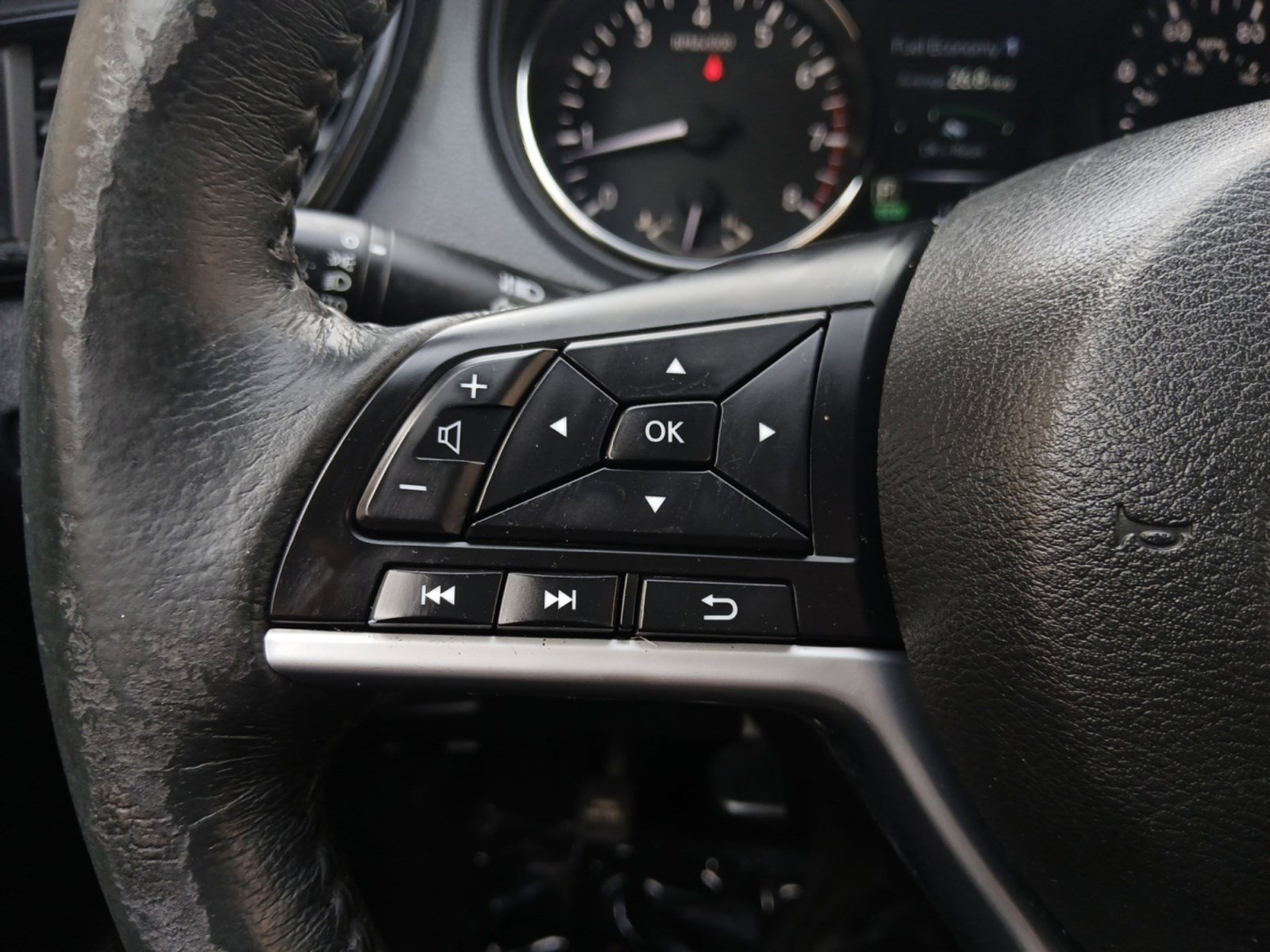 Used 2017 Nissan Rogue SV image 17