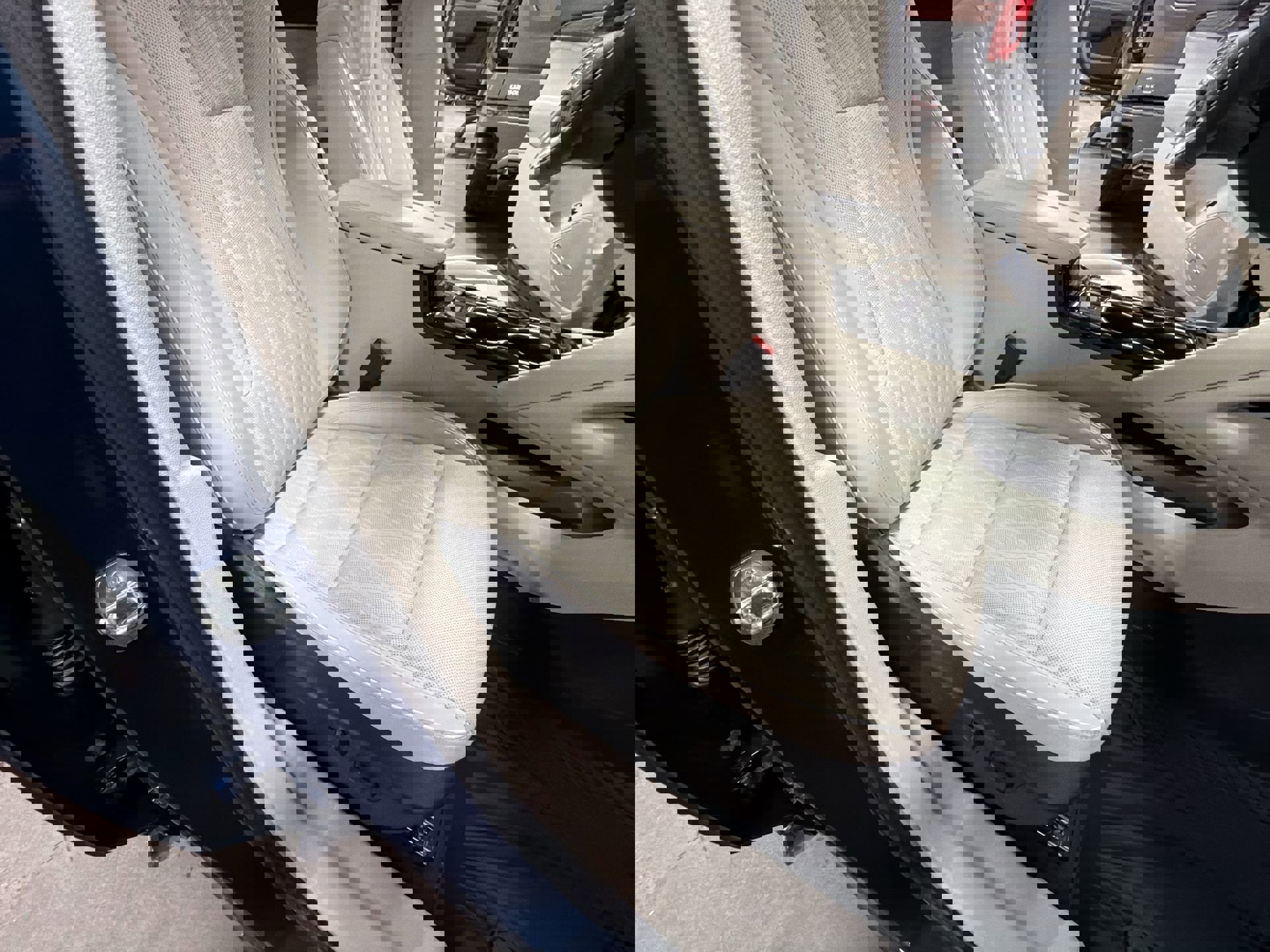 Used 2023 Buick Envision Avenir image 28