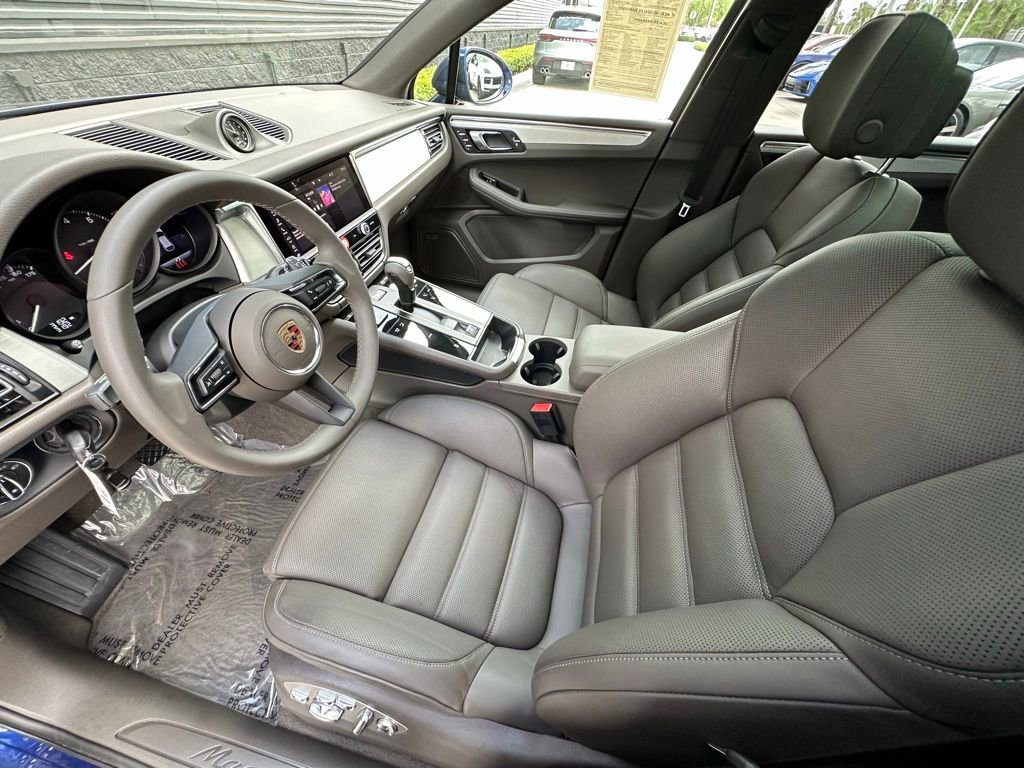 Certified 2026 Porsche Macan Turbo AWD/4WD image 4