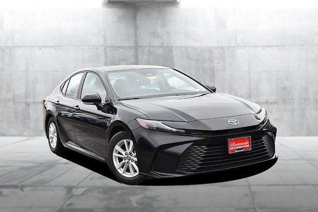 Used 2025 Toyota Camry LE image 2