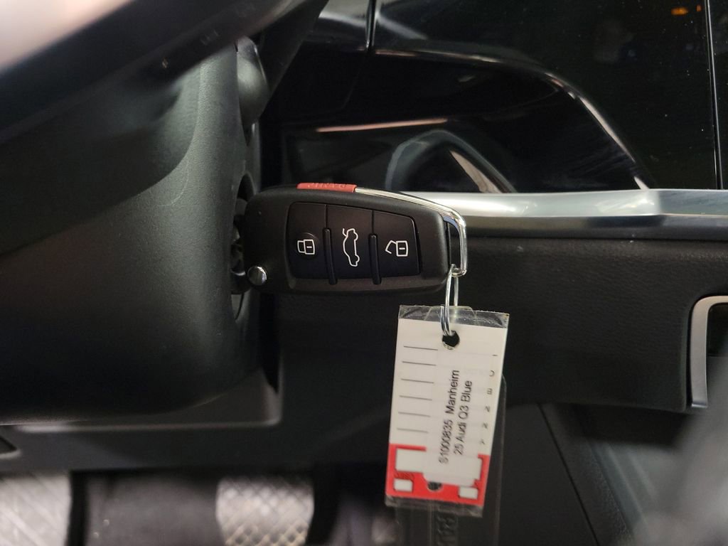 Used 2025 Audi Q3 2.0T Premium image 16