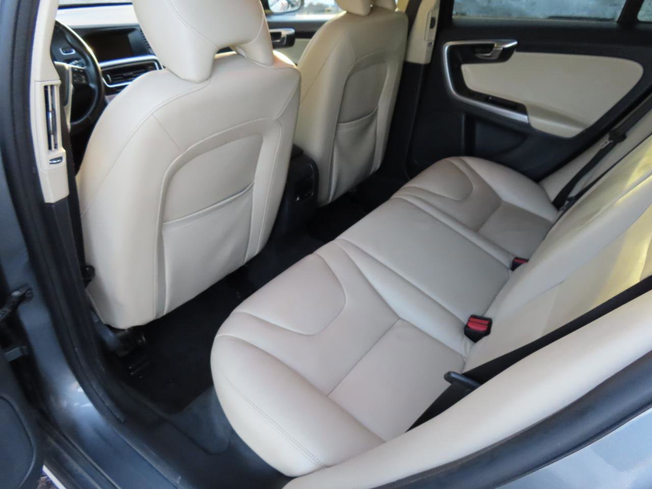 Used 2017 Volvo V60 T5 Cross Country w/ Climate Package image 12