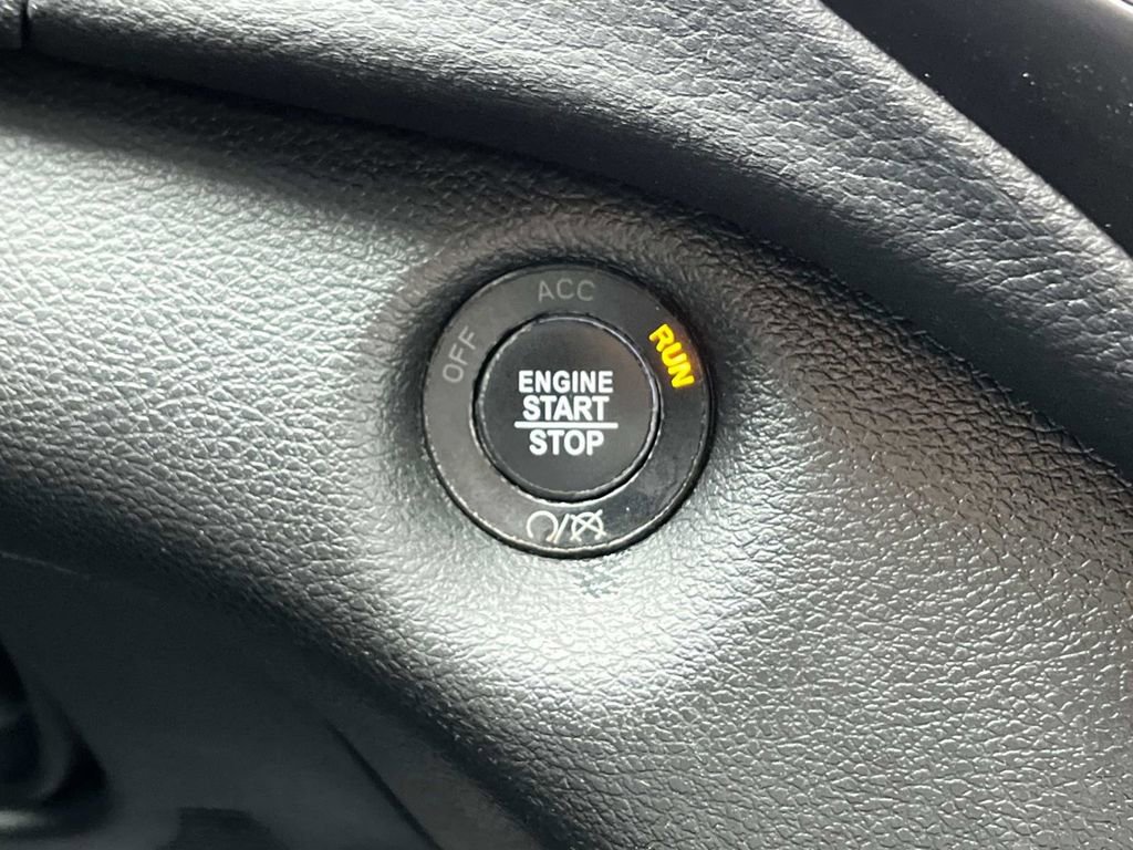 Used 2020 Jeep Cherokee Limited image 35