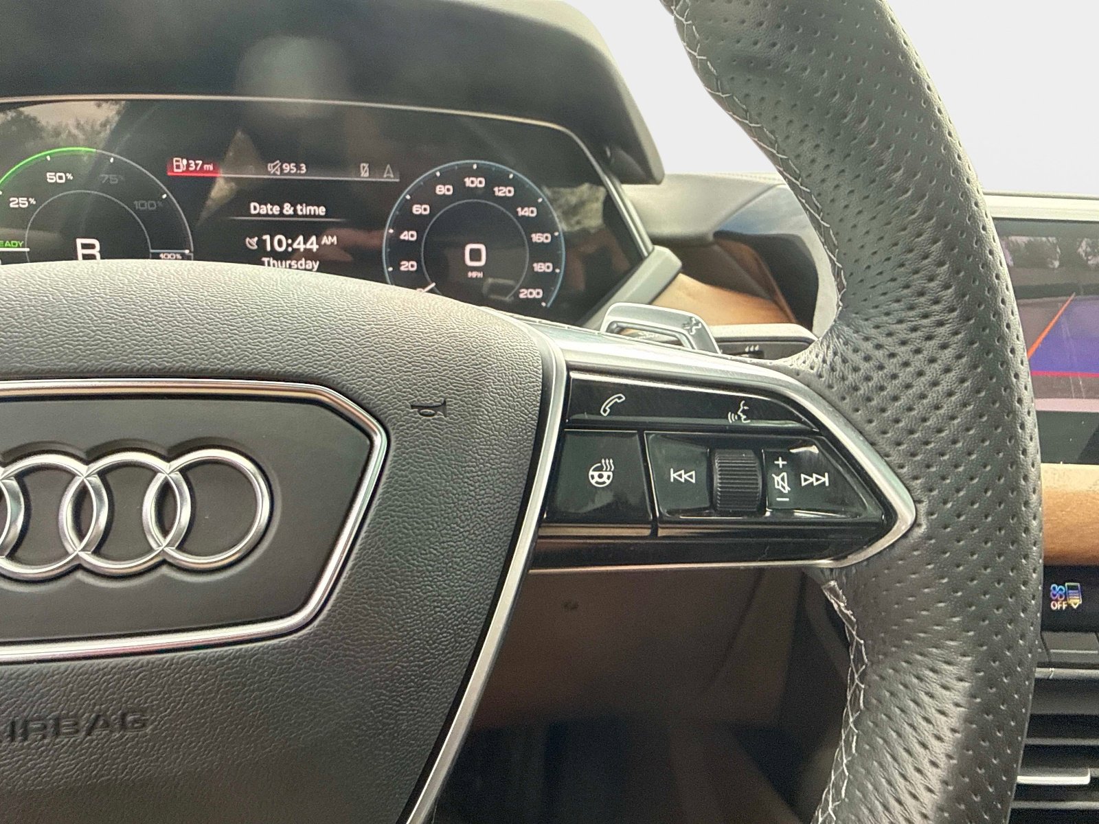 Used 2023 Audi e-tron GT Prestige image 32