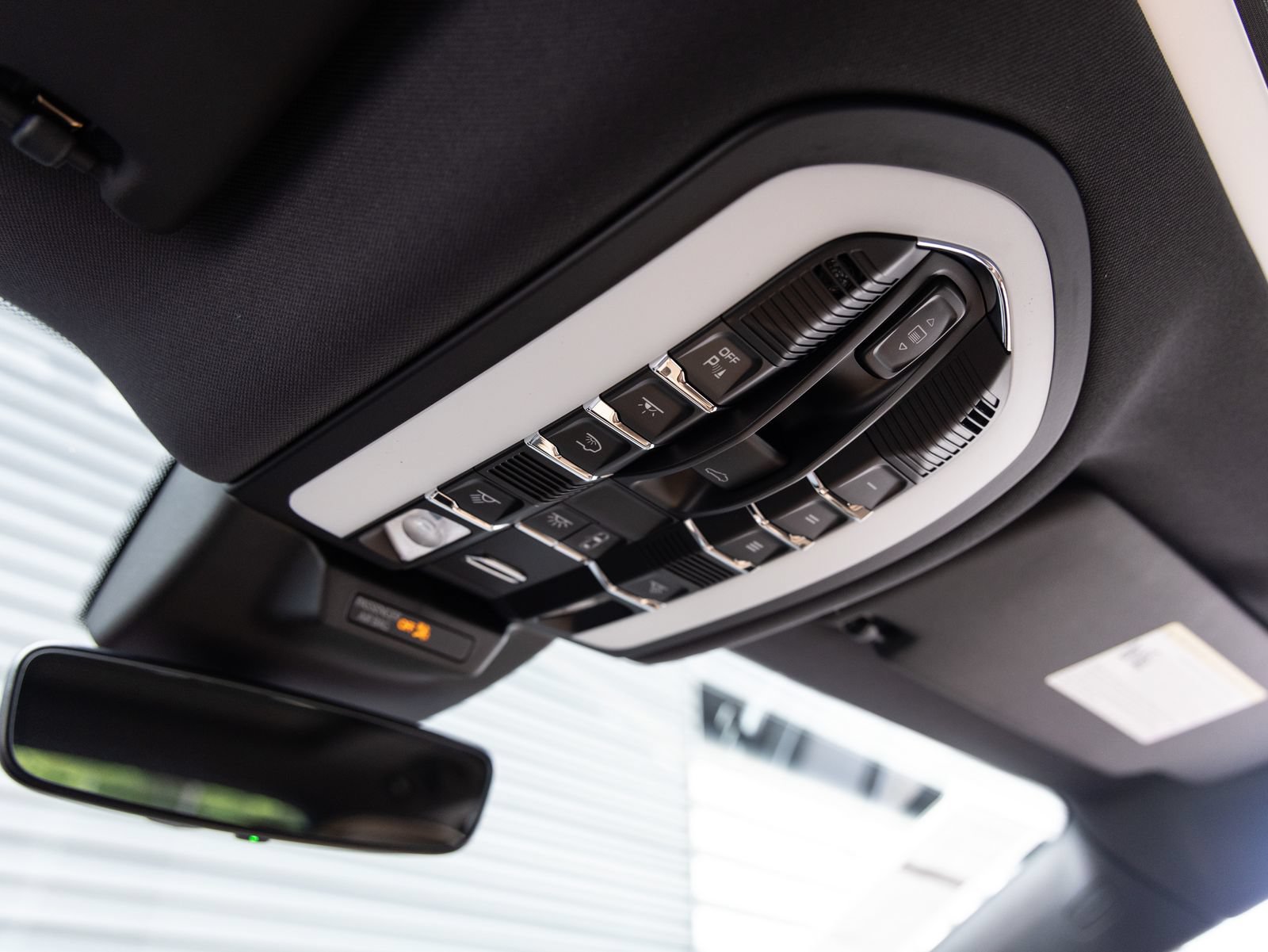 Certified 2026 Porsche Macan AWD/4WD image 19