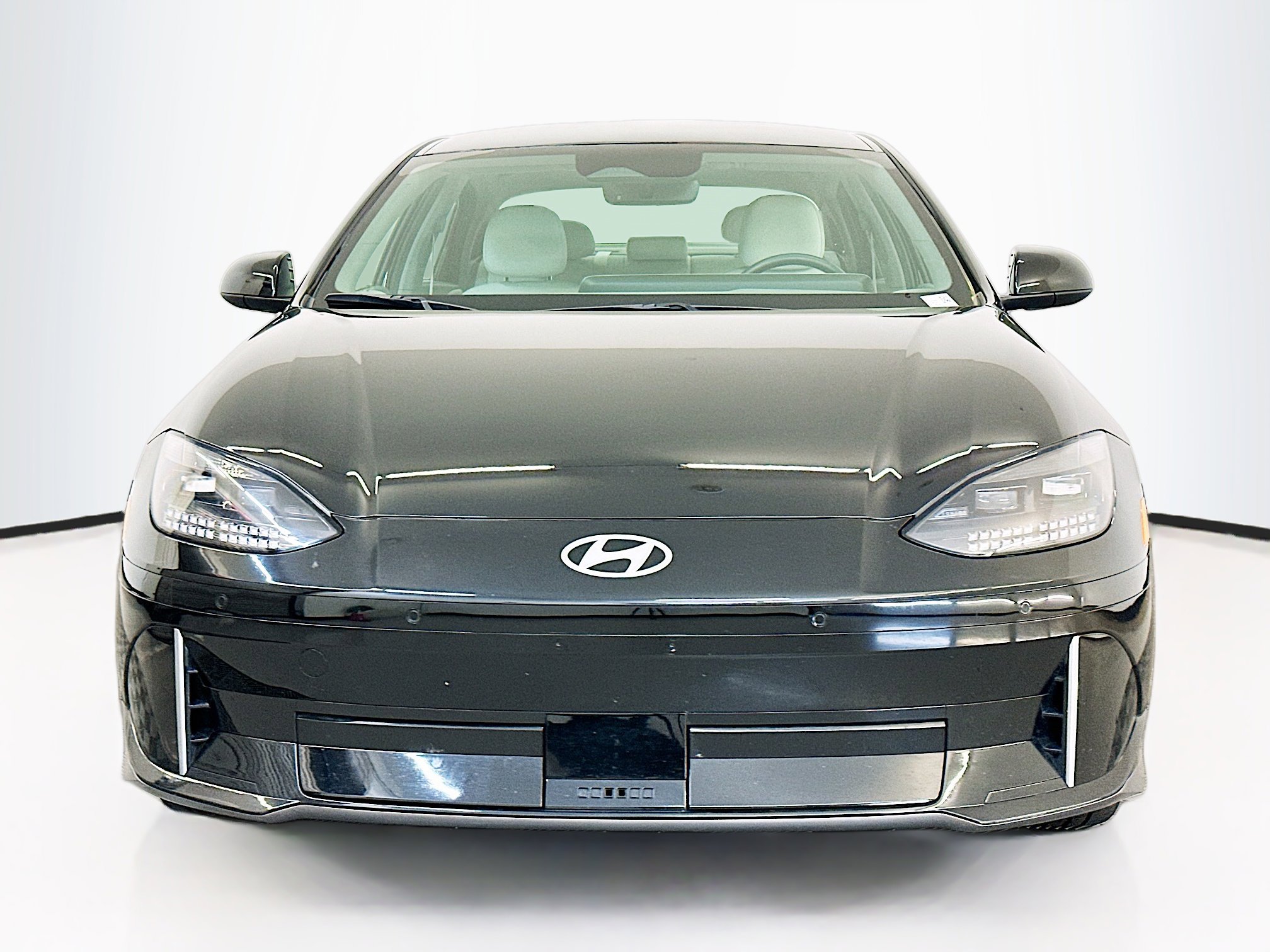 Used 2023 Hyundai Ioniq 6 SEL image 2