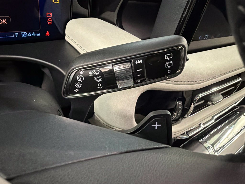 Certified 2026 Lincoln Aviator AWD image 20