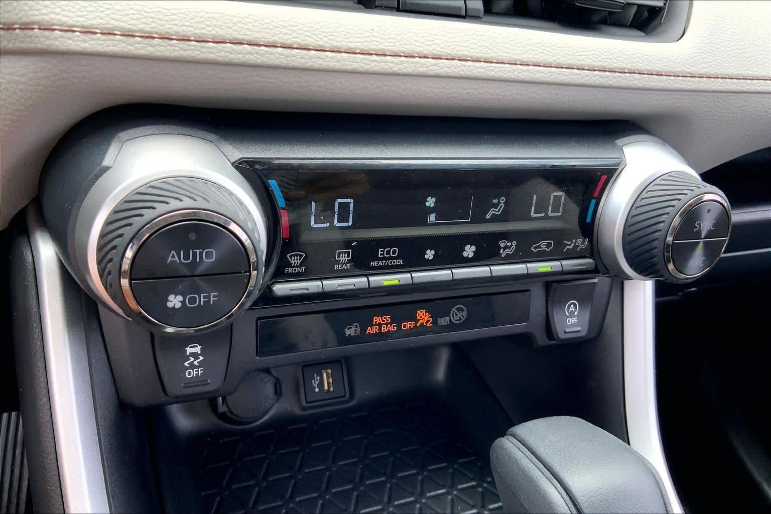 Used 2025 Toyota RAV4 XLE w/ Convenience Package FWD image 33