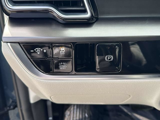 Used 2024 Kia Sportage EX AWD/4WD image 16