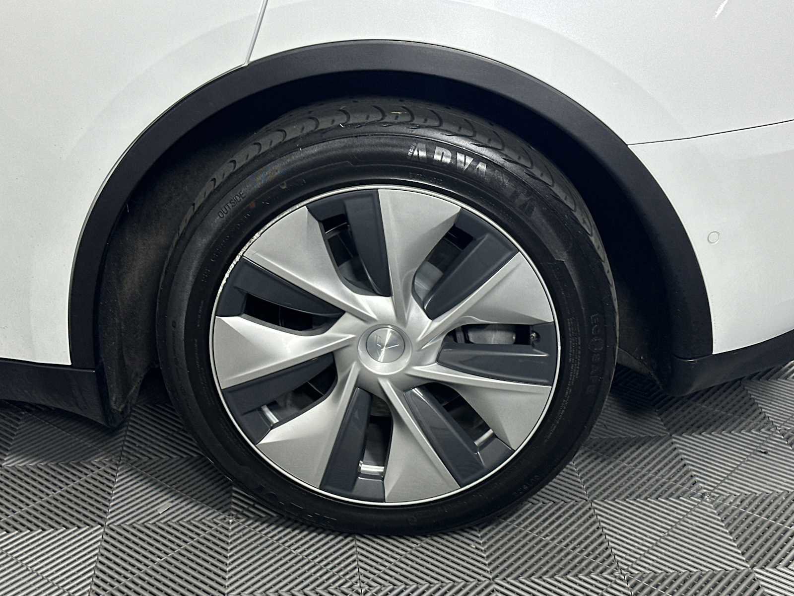 Used 2021 Tesla Model Y Long Range AWD/4WD image 21