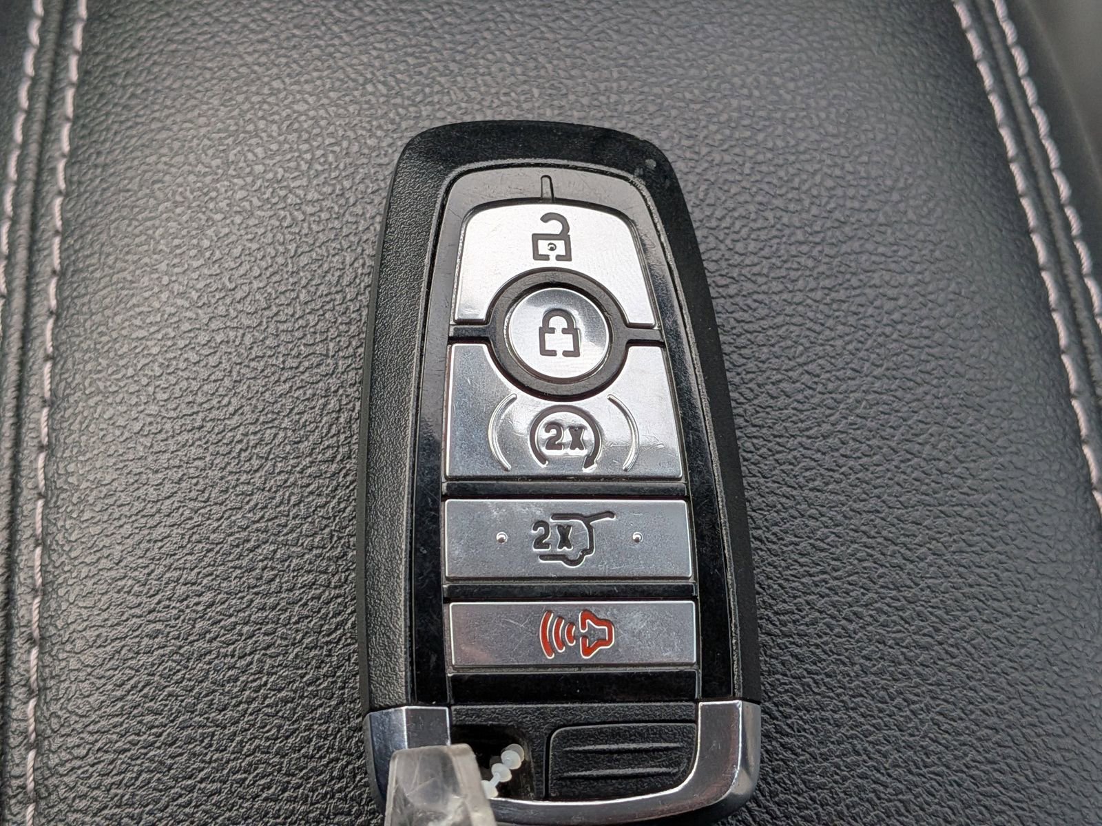 Certified 2025 Ford Escape Platinum image 34