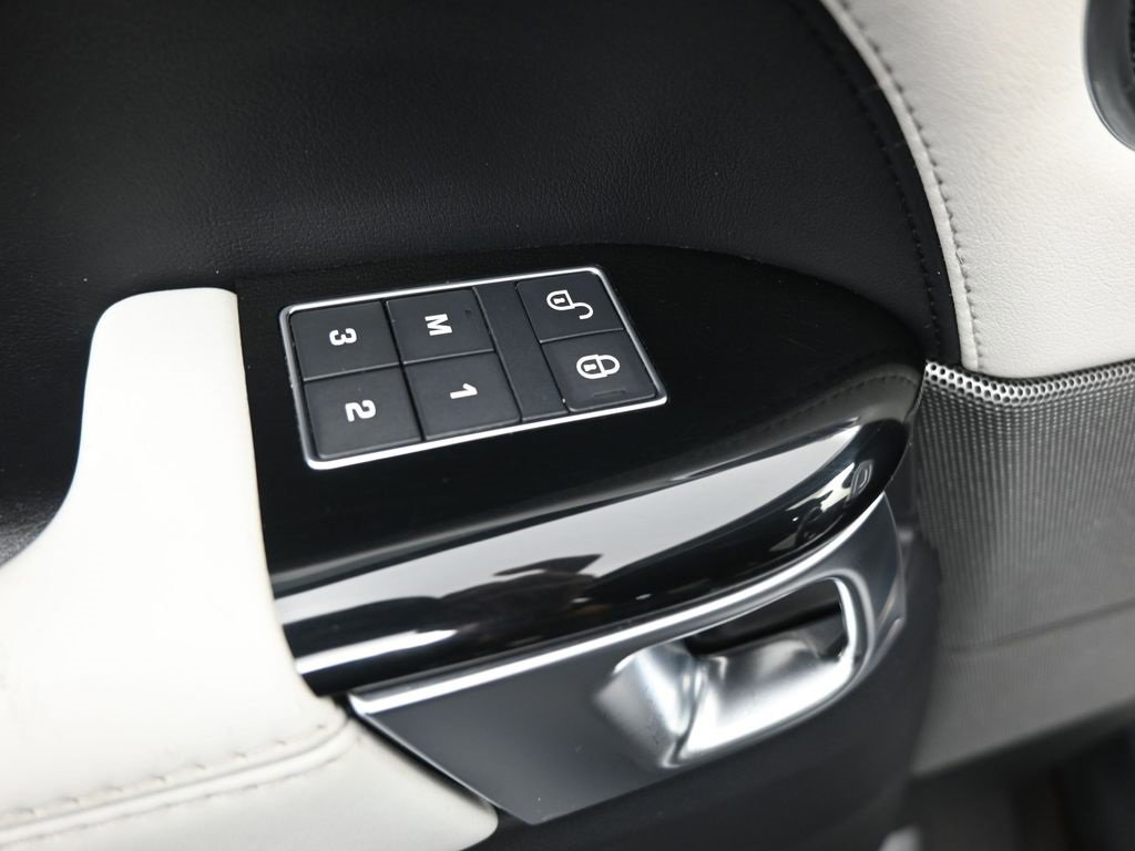 Used 2016 Land Rover Range Rover Sport HSE image 13