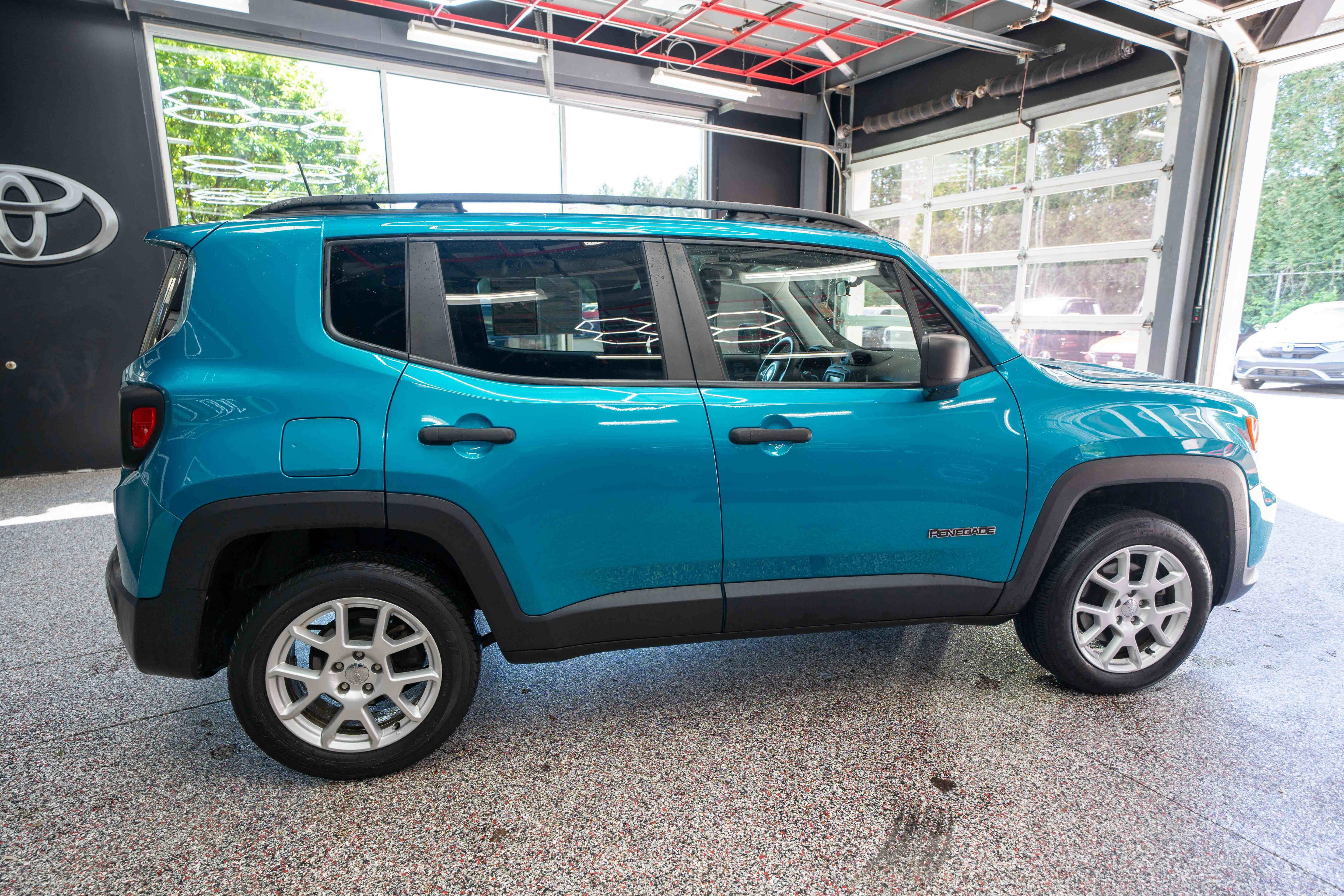 Used 2020 Jeep Renegade Sport w/ Sport Appearance Group AWD/4WD image 4