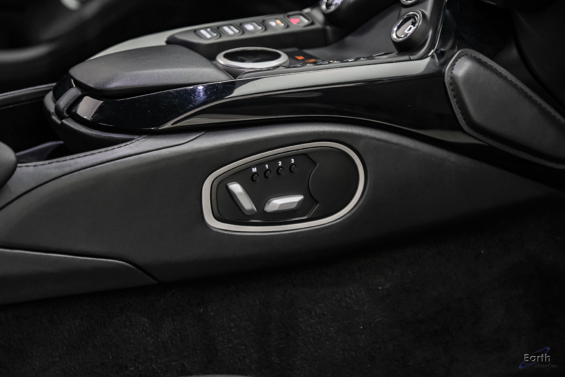Used 2022 Aston Martin V8 Vantage Coupe RWD image 57