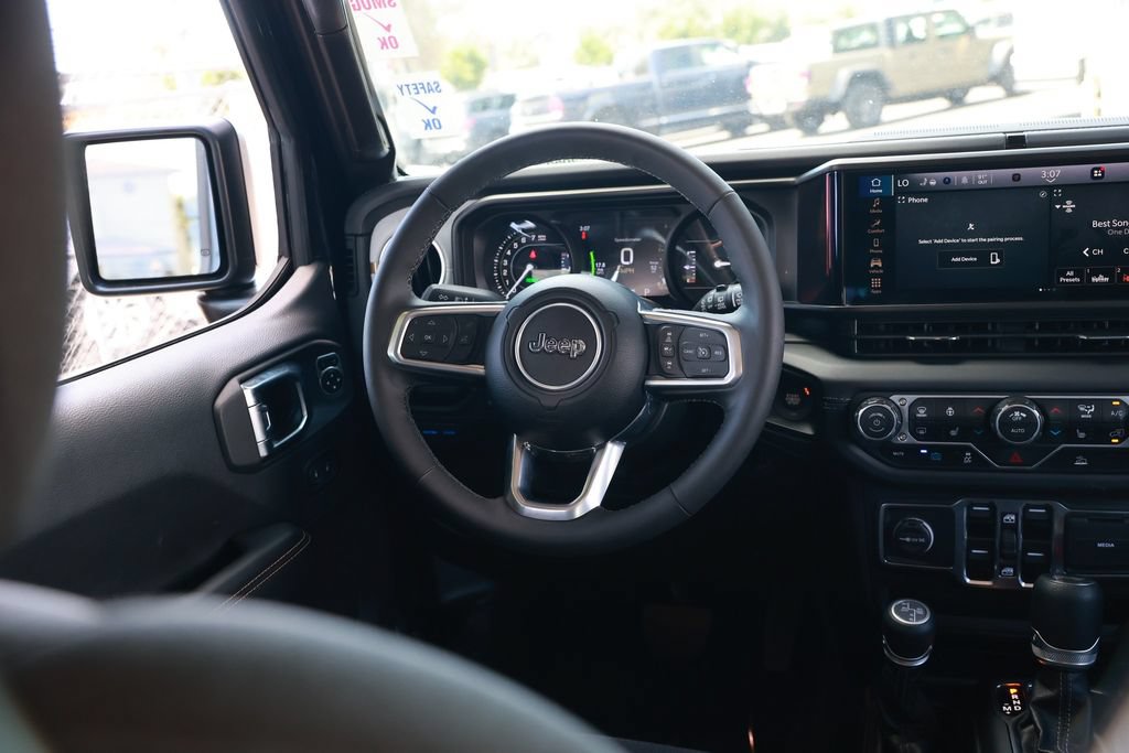 Used 2025 Jeep Wrangler Unlimited Sahara AWD/4WD image 30