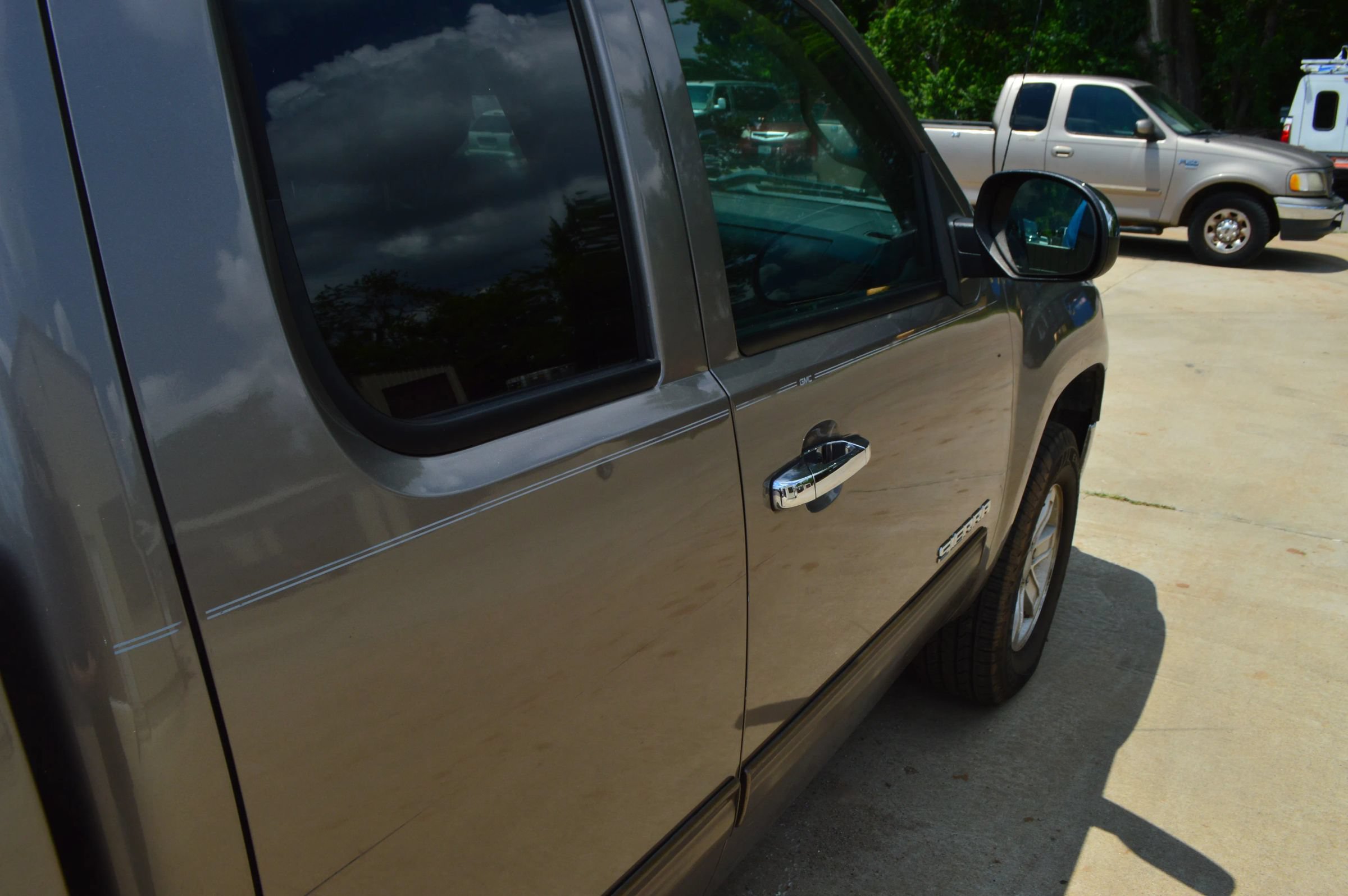 Used 2011 GMC Sierra 1500 SLE w/ Power Tech Package AWD/4WD image 11