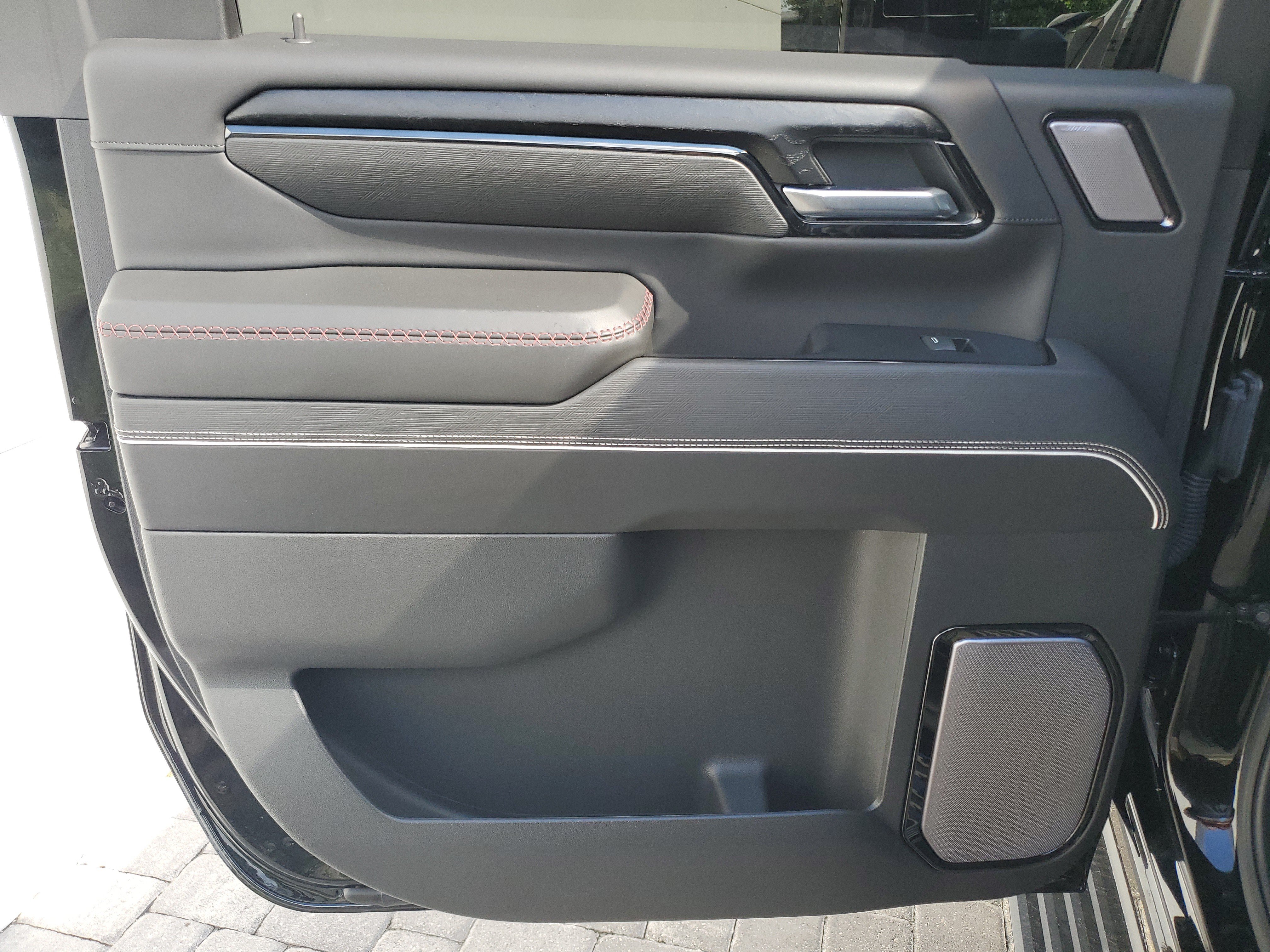 Used 2025 GMC Sierra 2500 AT4X AWD/4WD image 11