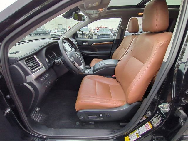 Certified 2019 Toyota Highlander Limited Platinum AWD/4WD image 8