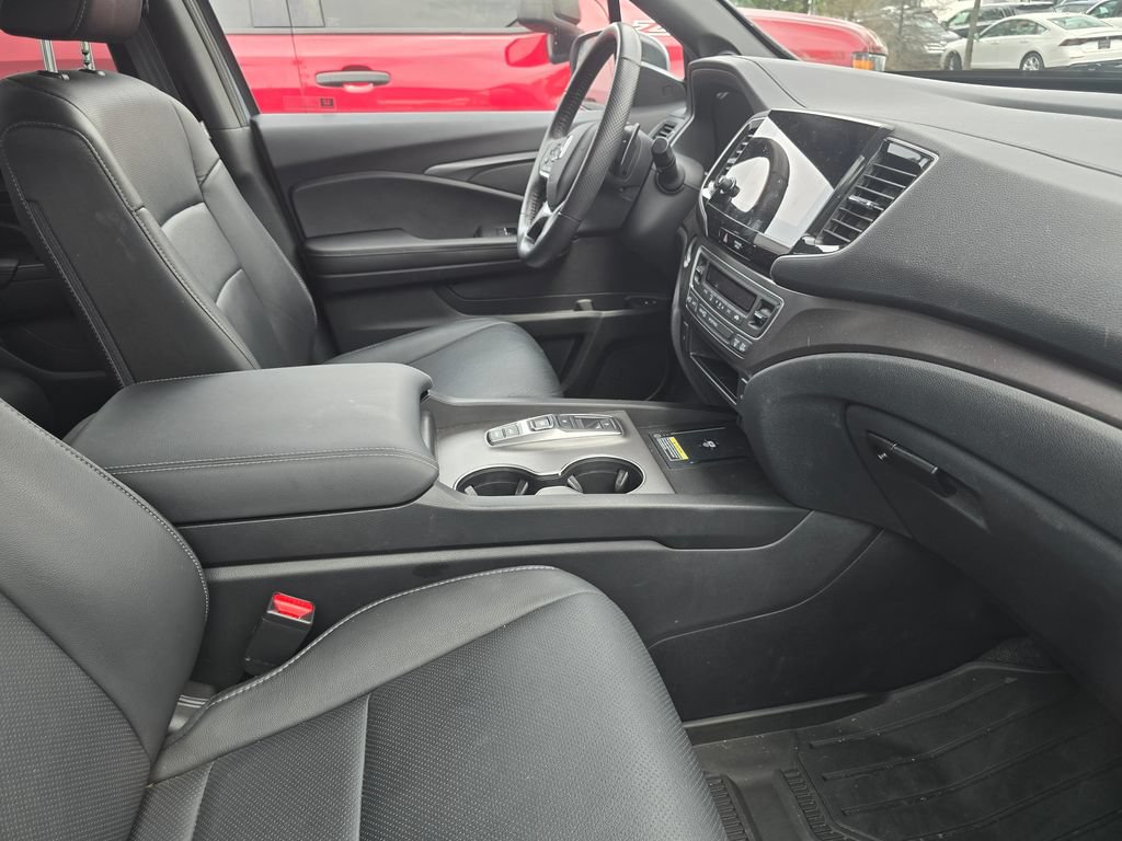 Used 2025 Honda Passport EX-L image 13