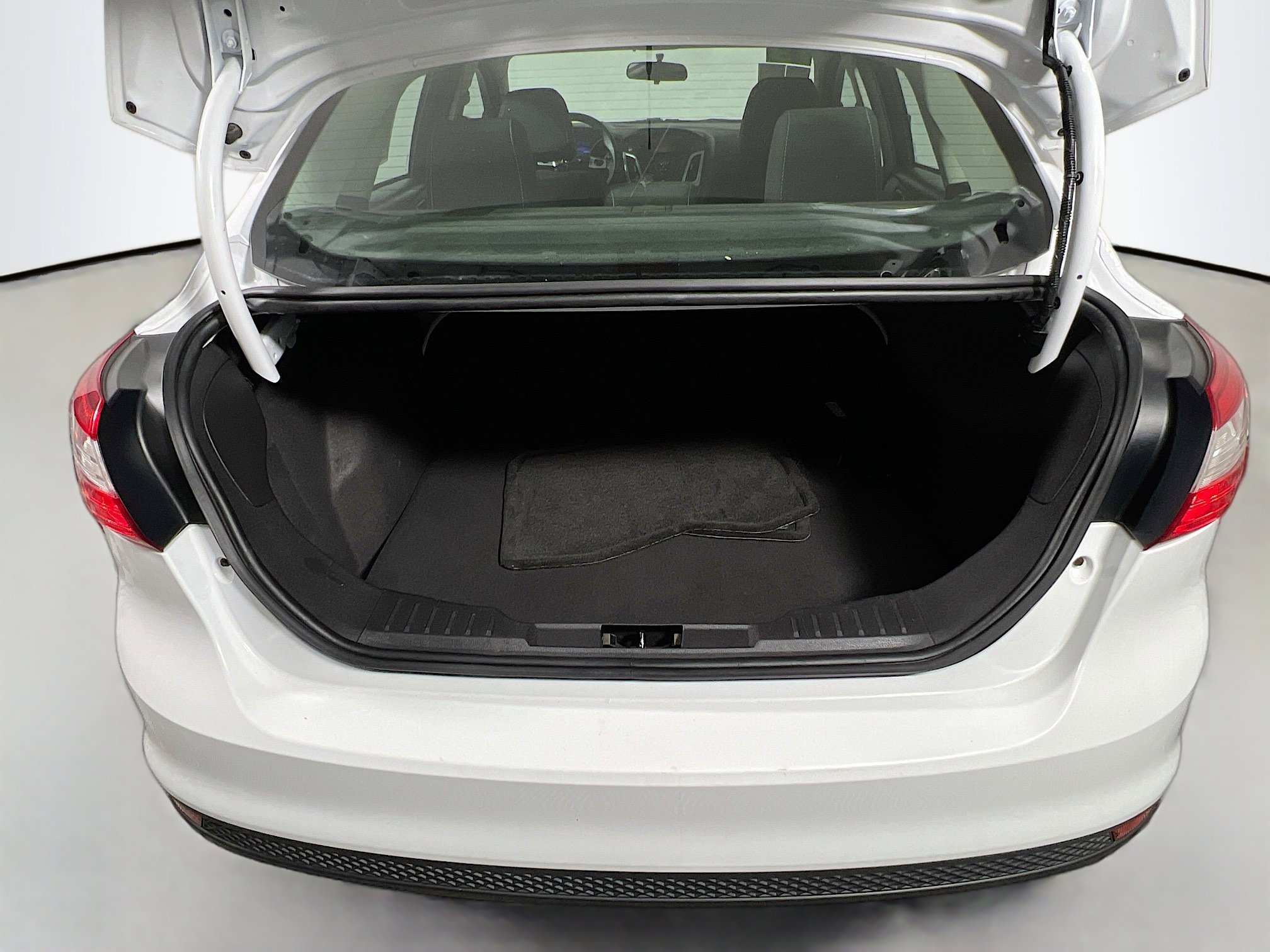 Used 2013 Ford Focus SE w/ SE Winter Pkg image 31