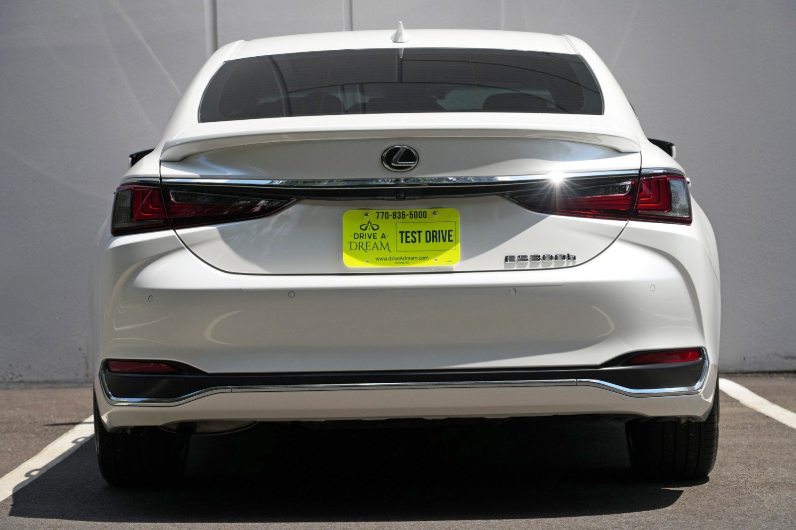 Used 2024 Lexus ES 300h w/ Accessory Package (Z2) FWD image 11