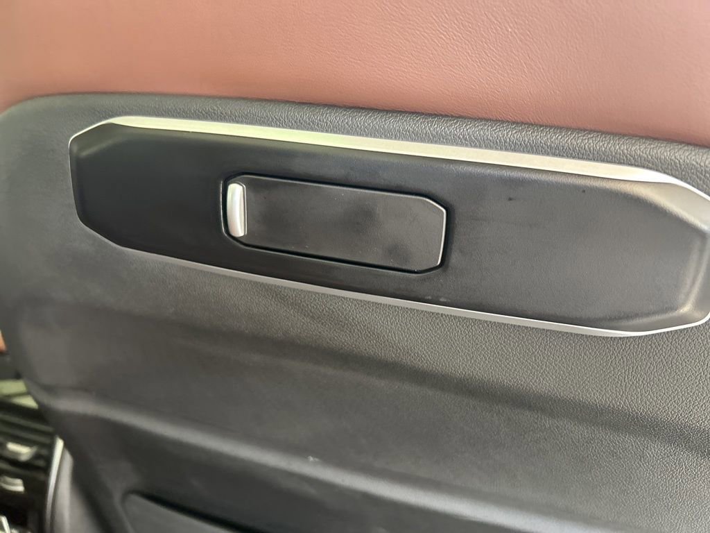 Used 2025 BMW X5 xDrive50e image 38