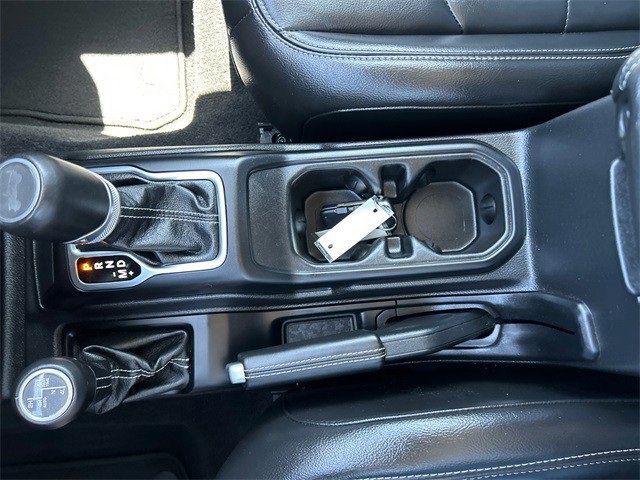 Used 2023 Jeep Wrangler Sahara image 28