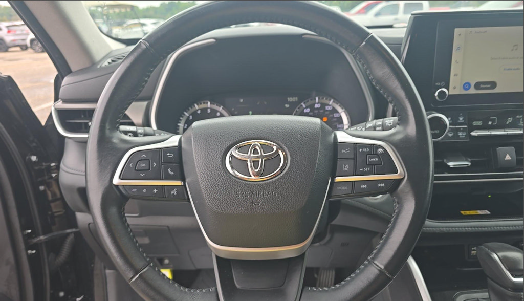 Used 2023 Toyota Highlander XLE FWD image 10