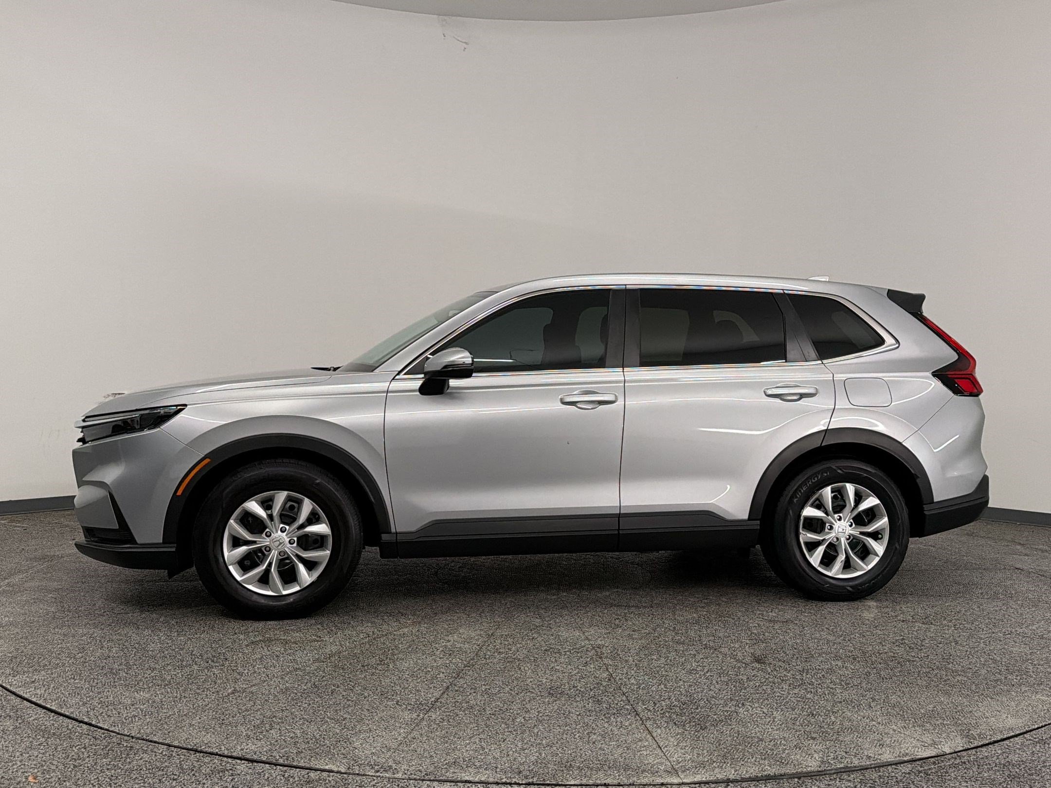 Used 2025 Honda CR-V LX image 2