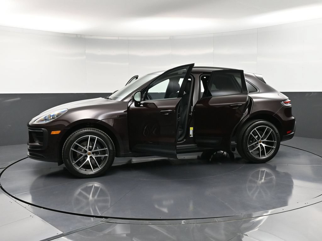 Certified 2026 Porsche Macan AWD/4WD image 37