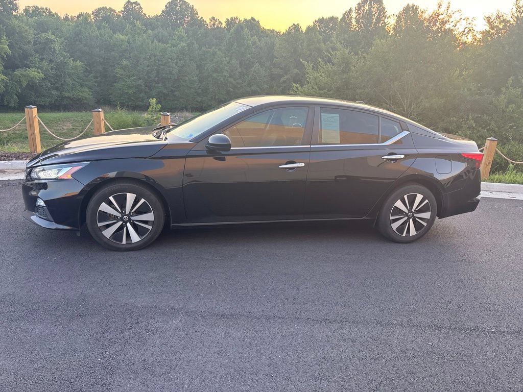 Used 2021 Nissan Altima 2.5 SV FWD image 1