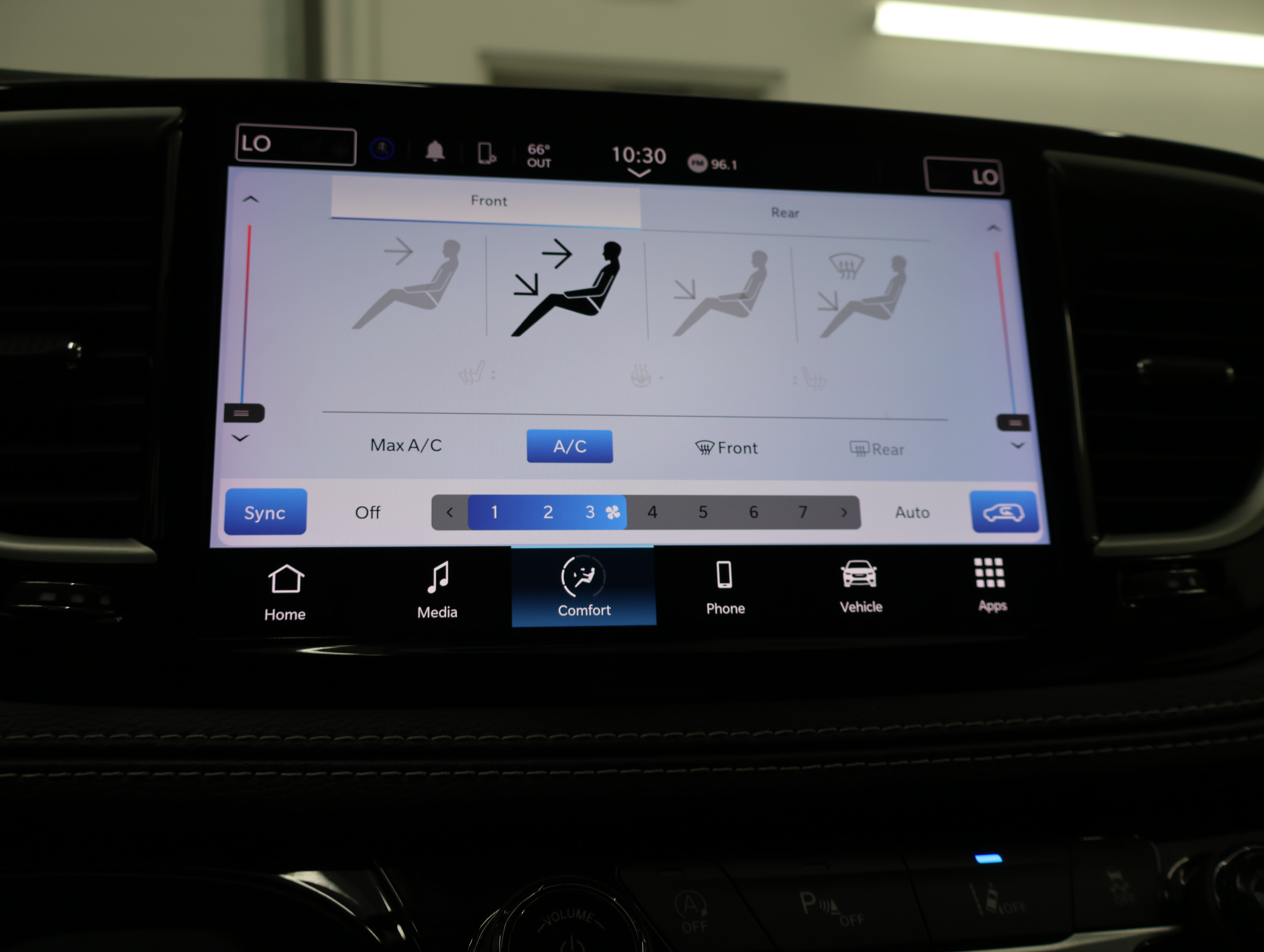Used 2024 Chrysler Pacifica Touring-L FWD image 47