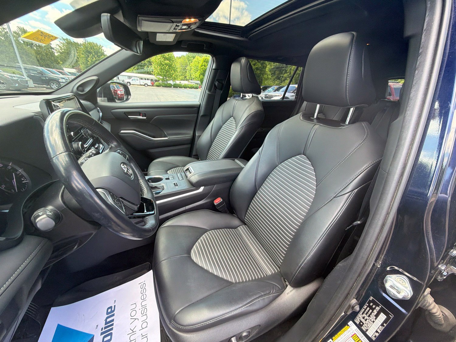 Used 2021 Toyota Highlander XSE FWD image 22