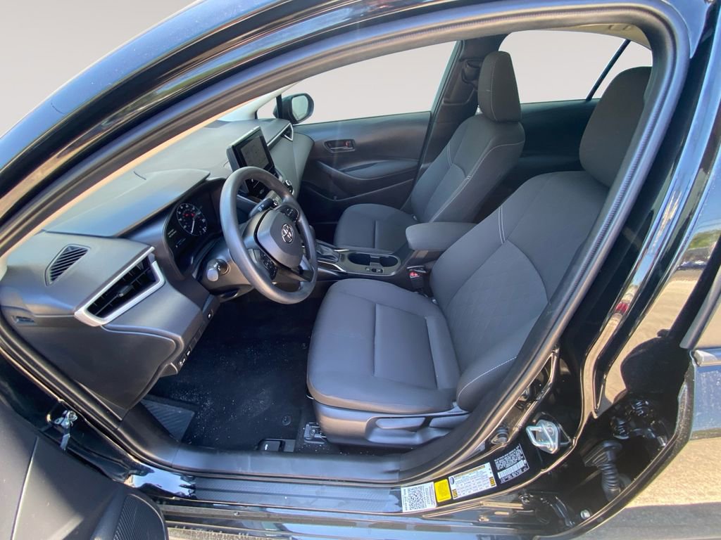 Used 2025 Toyota Corolla LE FWD image 4