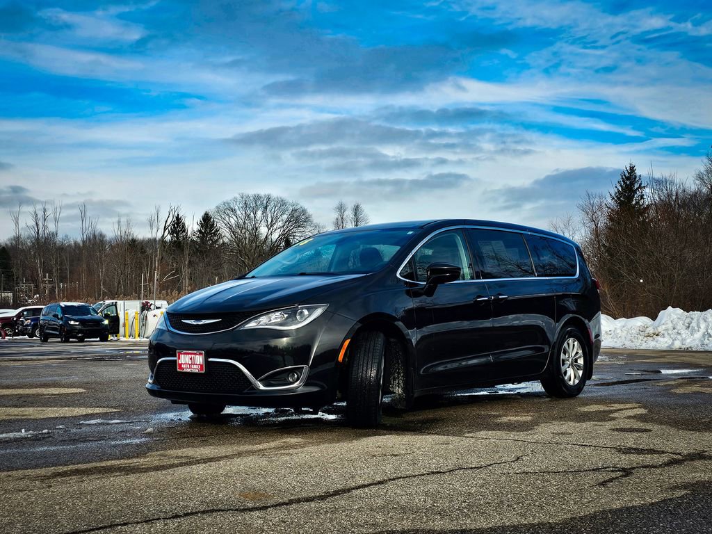 Used 2018 Chrysler Pacifica Touring Plus image 8
