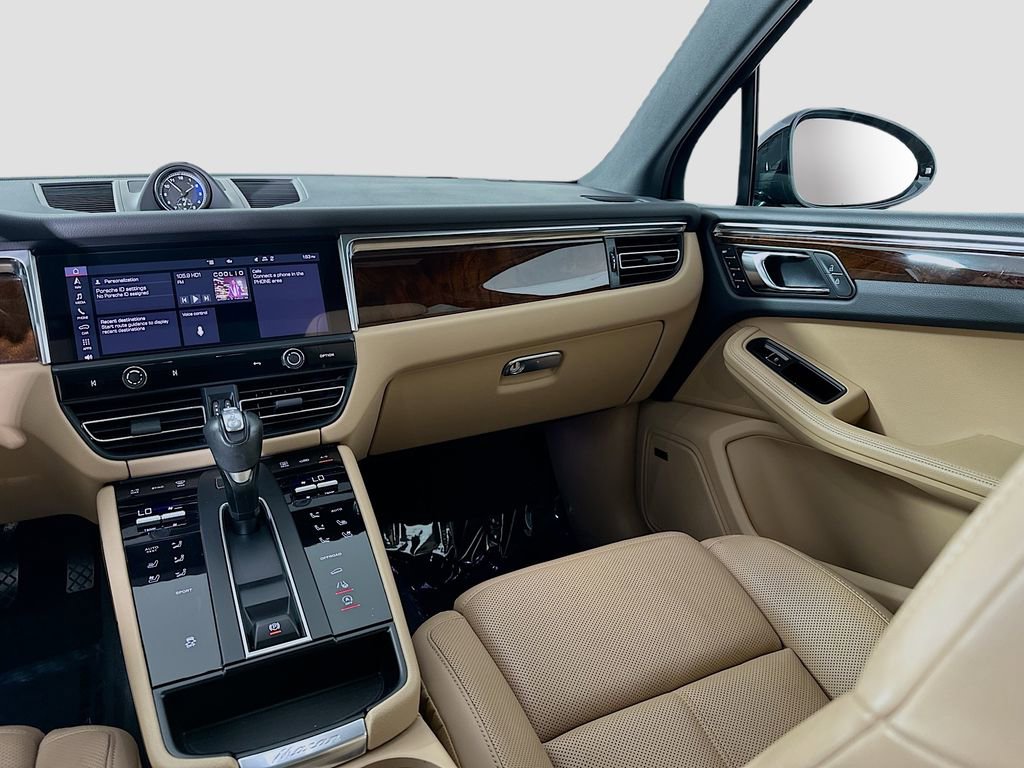 Certified 2023 Porsche Macan AWD/4WD image 26