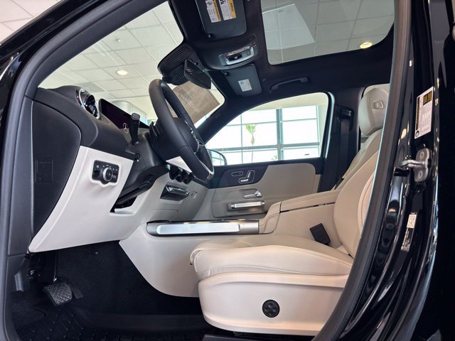 New 2026 Mercedes-Benz GLB 250 4MATIC image 9