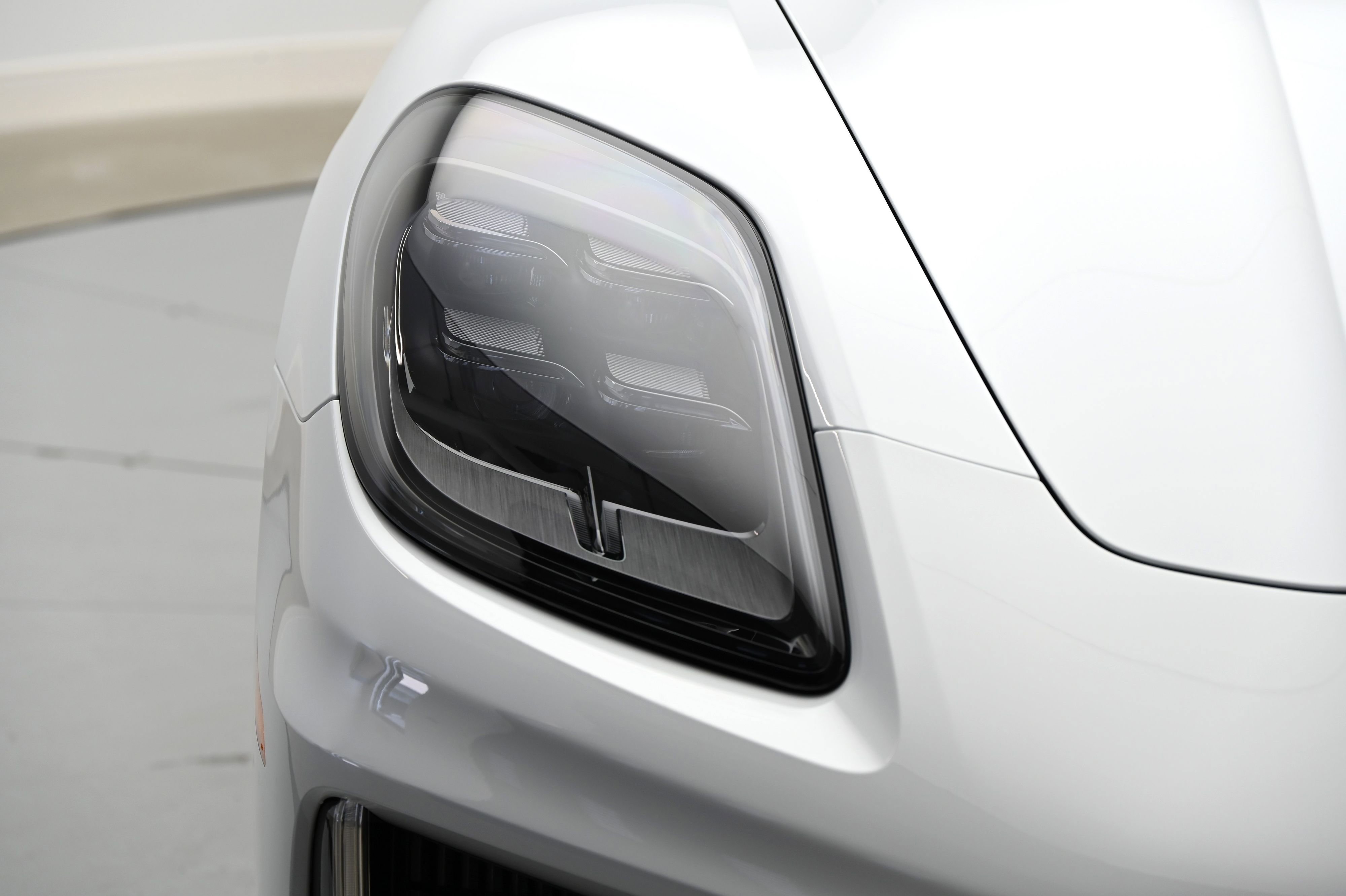 Used 2024 Porsche Panamera 4 image 11