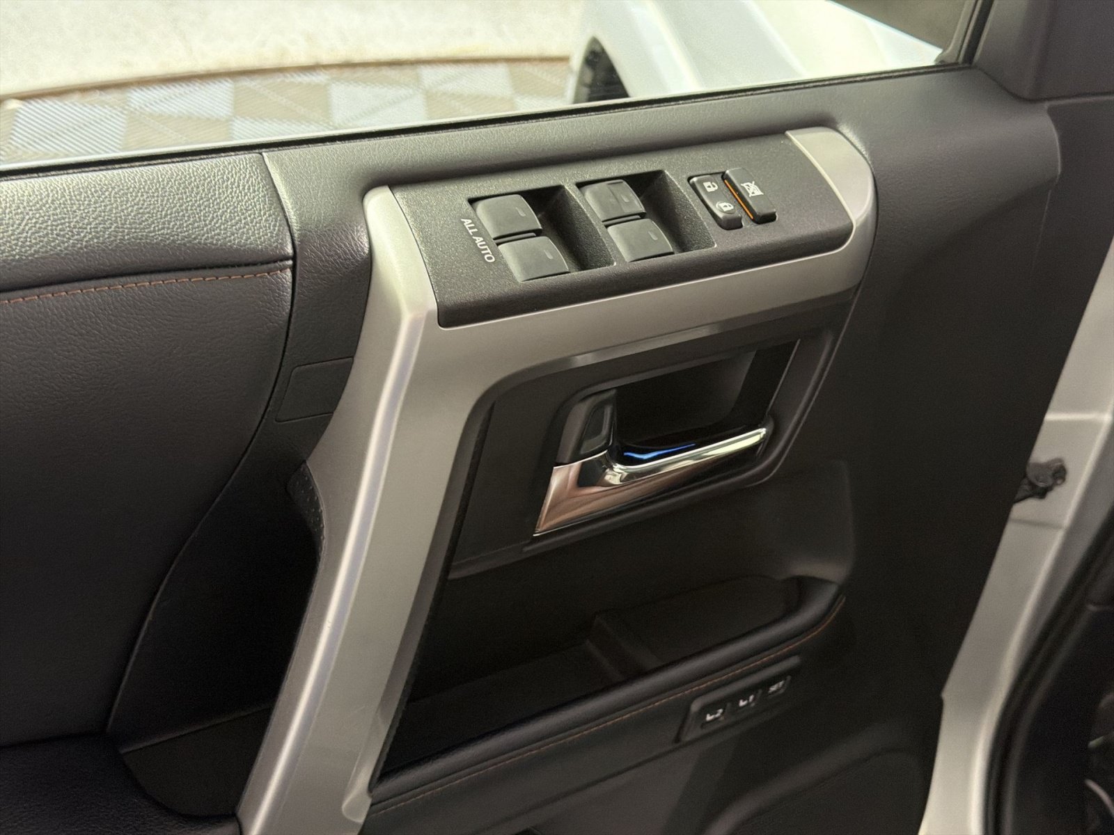 Used 2023 Toyota 4Runner Limited AWD/4WD image 15
