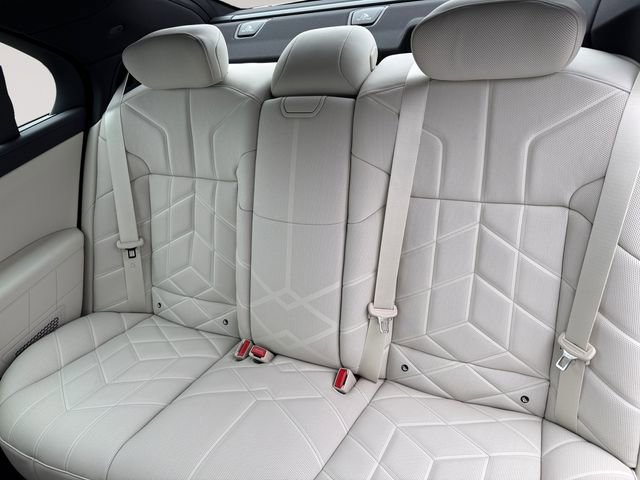 New 2026 BMW 750e xDrive AWD/4WD image 13