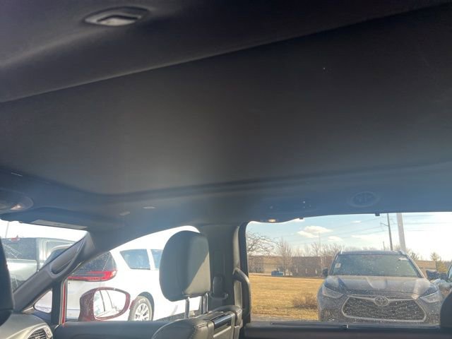 Used 2020 Chrysler Pacifica Touring-L image 9