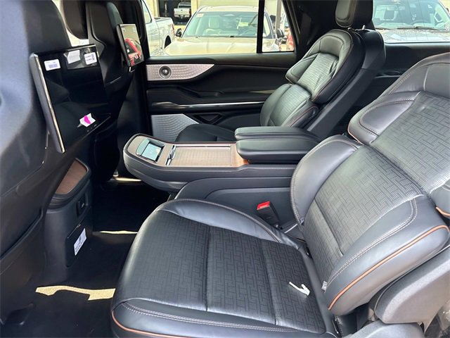 New 2025 Lincoln Navigator L Black Label image 18