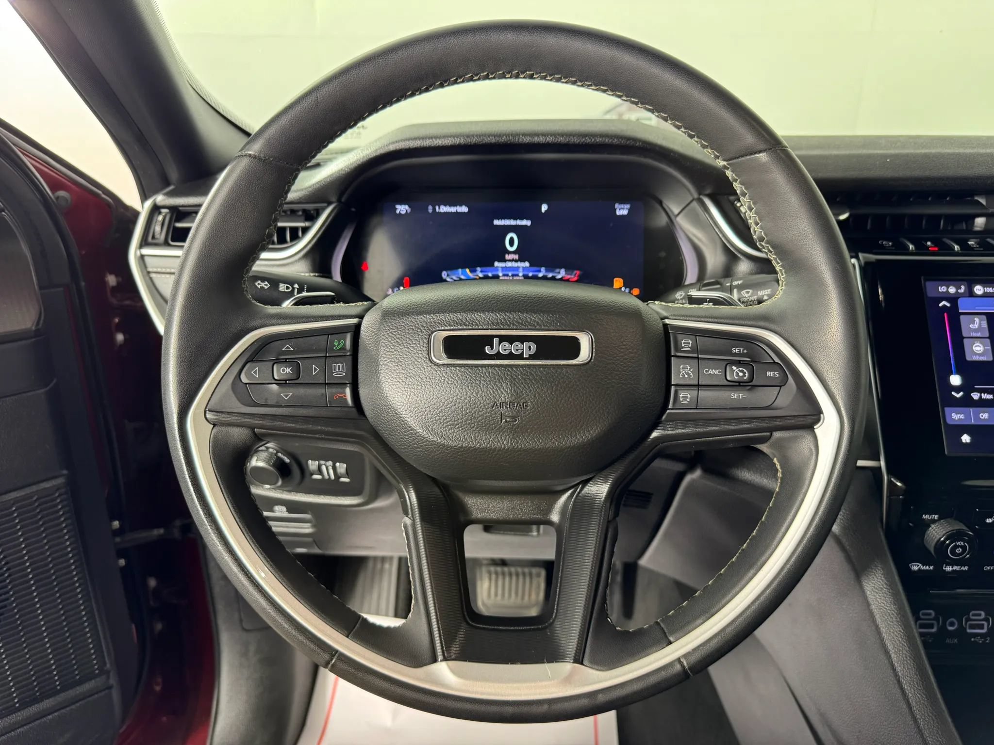 Used 2023 Jeep Grand Cherokee L Laredo AWD/4WD image 13