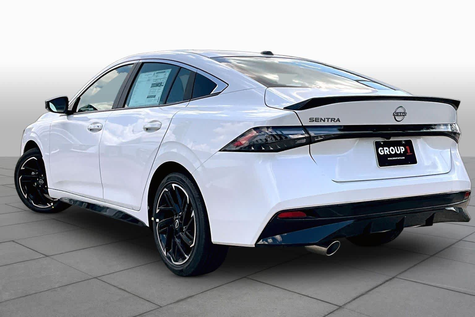 New 2027 Nissan Sentra SR w/ Floor Mat Package FWD image 7