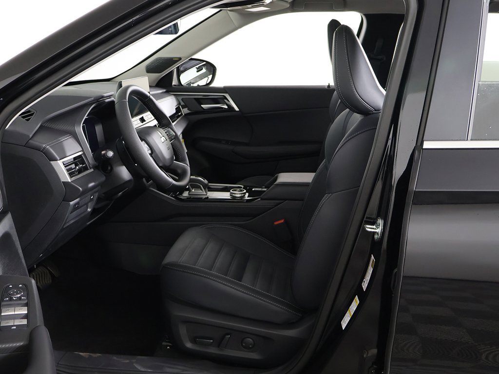 New 2025 Mitsubishi Outlander SE image 29