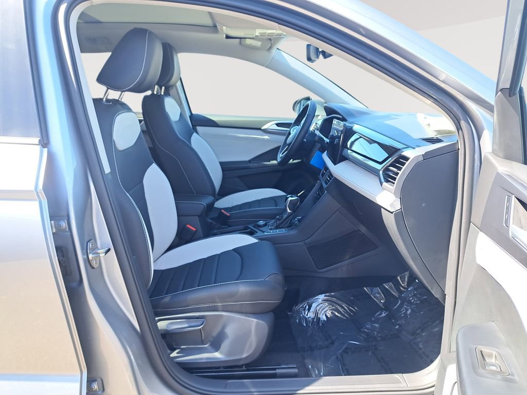 New 2025 Volkswagen Taos SEL image 18